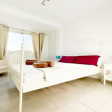Apartment Digital Bristol El Faro - Wifi Free & Pool - 3 Persons *