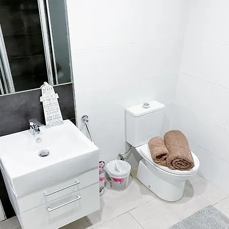 Apartment Digital Bristol El Faro - Wifi Free & Pool - 3 Persons *